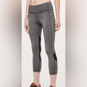 LULULEMON sz 4 Pace Rival Crop 22"
in Heathered Blk/Black (excellent preowned)